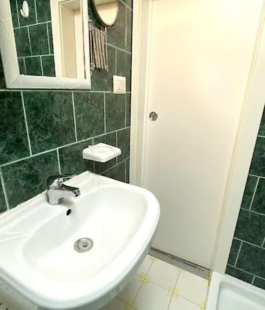 La Casina Di Santa Chiara Wifi, Netflix Naples